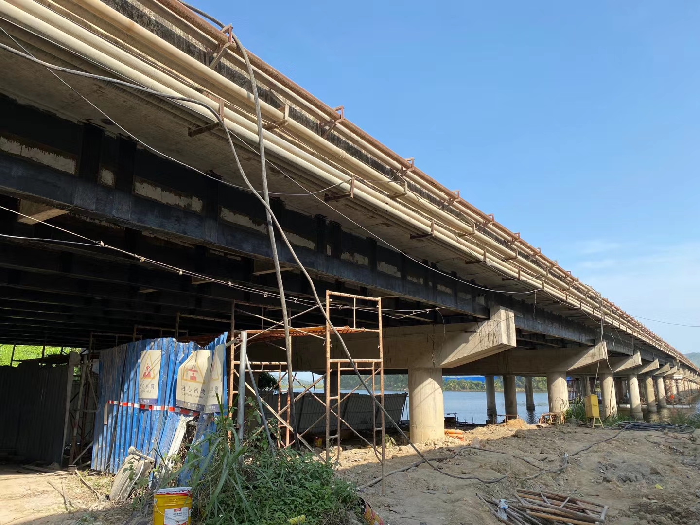 广东桥梁下部结构抗倾覆加固方法